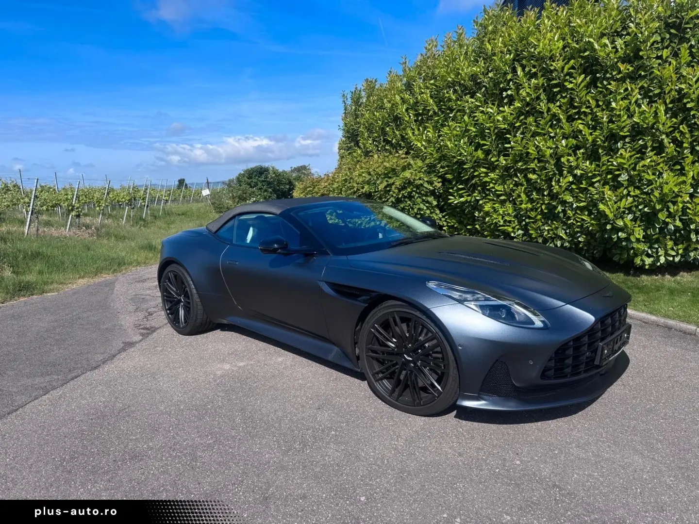 Aston Martin Db12