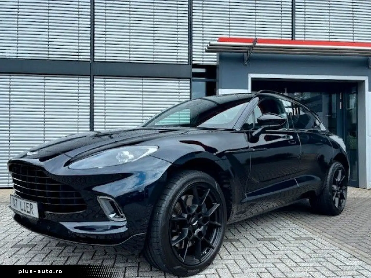 Aston Martin Dbx