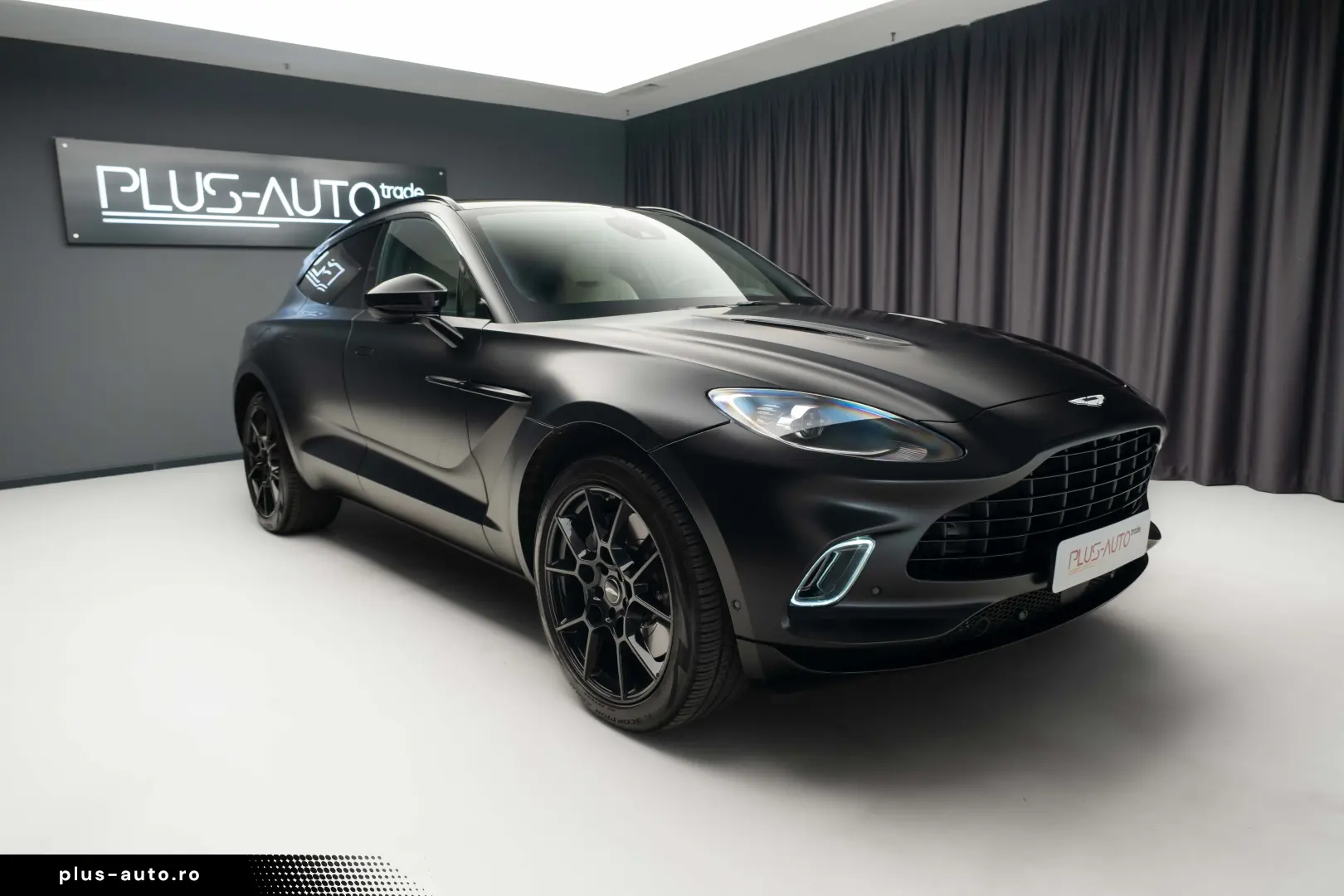 Aston Martin Dbx