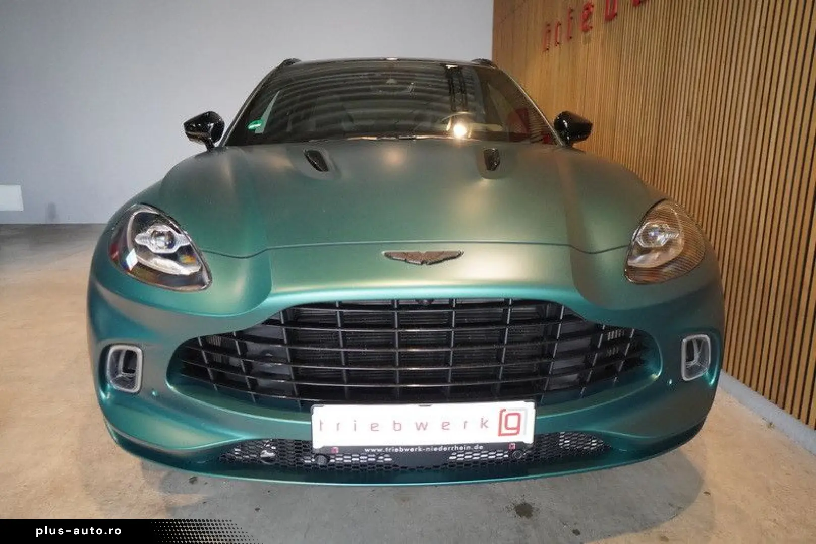 Aston Martin Dbx