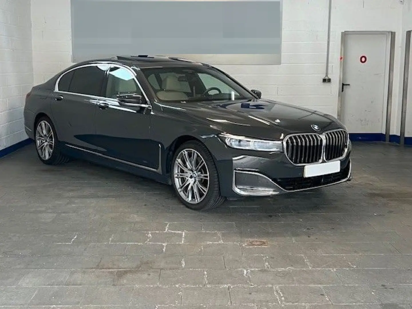 BMW 745