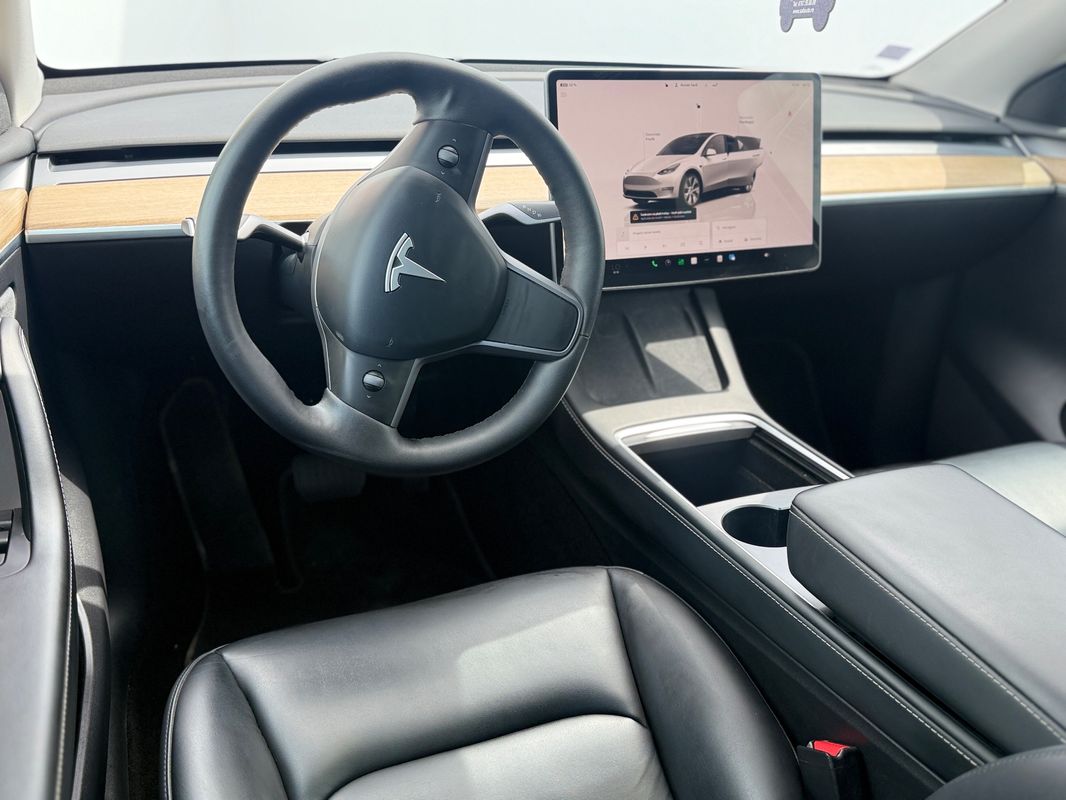 Tesla T-Model-Y — poza 3