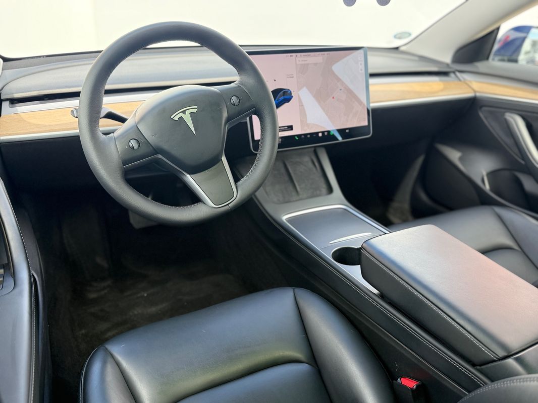 Tesla Model 3 — poza 3