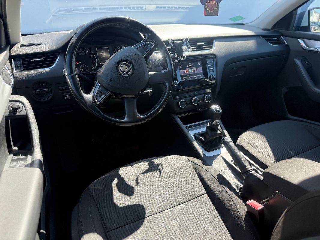 Skoda Octavia — poza 3