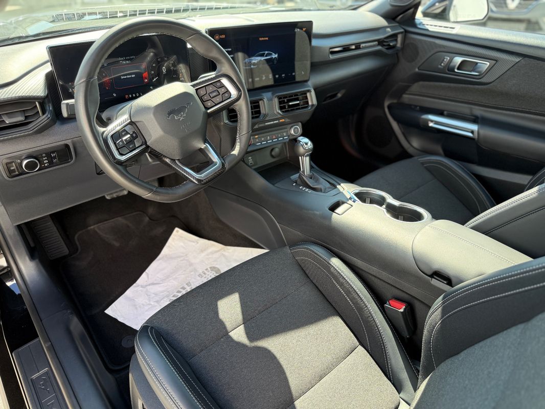 Ford Mustang — poza 3