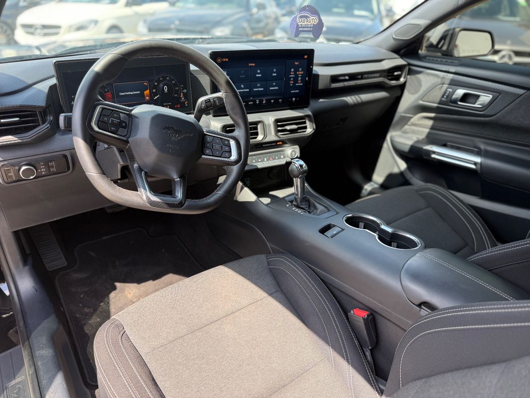 Ford Mustang — poza 3