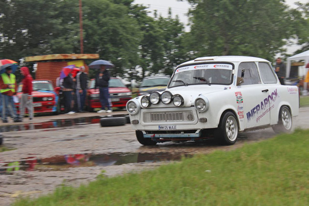 Spectacol în ploaie!