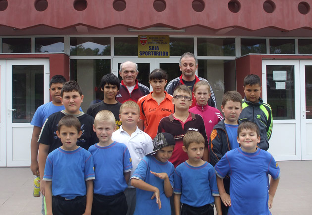 Medalii pe bandă rulantă la Clubul Elevilor TAPO Carei