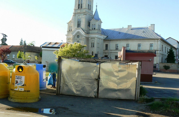 Depozite ilegale de gunoi în Piaţa Mică