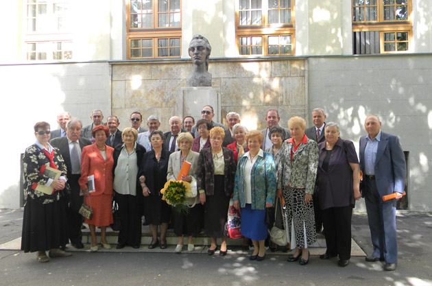 Promoţia 1963 de la CN Mihai Eminescu, reunită la 50 de ani de la absolvire