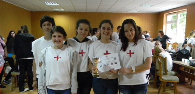 La Concursul “Sanitarii pricepuţi” - Elevii CN Mihai Eminescu au câştigat Cupa Sătmarului