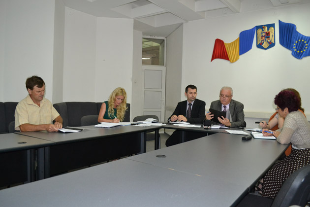 Primăria Porumbeşti stă pe un butoi cu pulbere