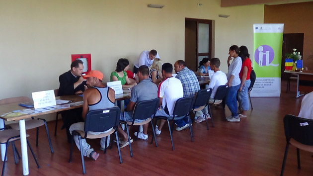 Şapte tineri marginalizaţi şi-au găsit de muncă la bursa de la Ardud