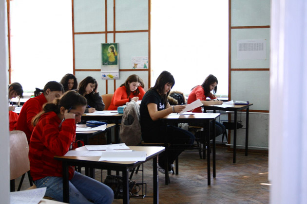 Trei elevi din patru au trecut de Evaluarea Naţională