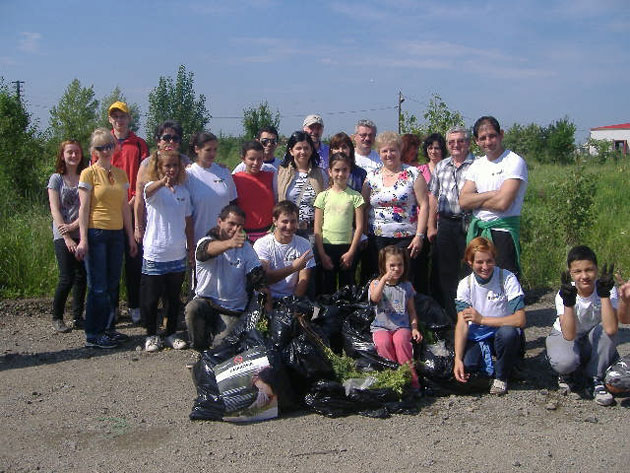 Peste 1.300 de kilograme de ambrosia, colectate în judeţ