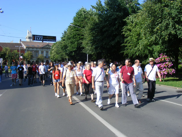 Maraton de solidaritate Caritas pentru copiii nevoiaşi şi victimele inundaţiilor