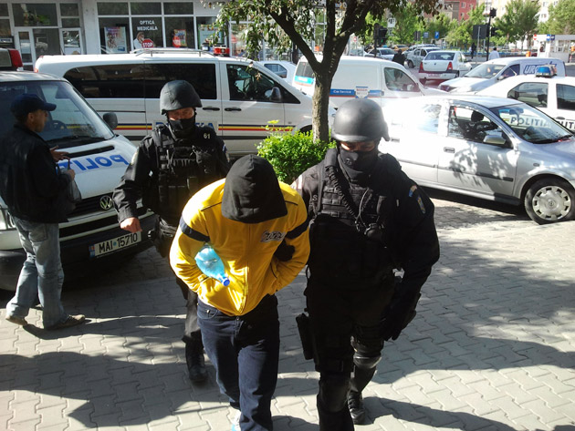 Patru traficanţi de droguri din Satu Mare, săltaţi de DIICOT la Zalău