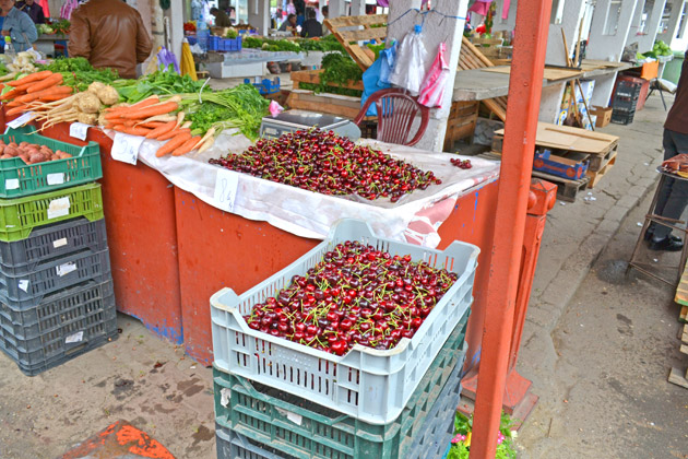 Ploaia îi încurcă de două ori pe cireşari