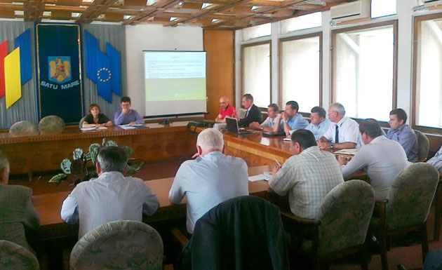 Bombe ecologice în curţile primăriilor