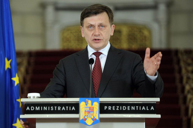 Băsescu îl lasă pe Ponta interimar la Transporturi să finalizeze privatizarea CFR Marfă