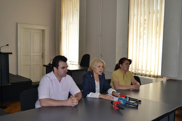 Justiţie printre dărâmături