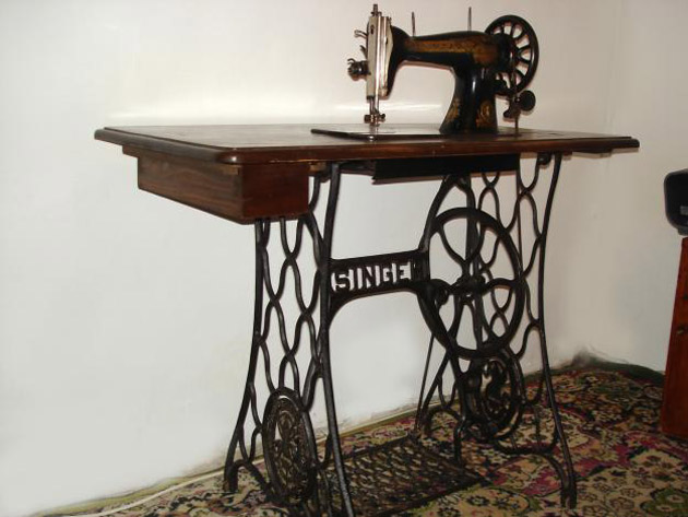 ”Cumpărătorii” maşinilor de cusut vechi şi-au înnoit tehnicile