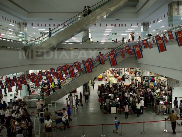 Cum arată un magazin din capitala Coreei de Nord: Clienţii pot cumpăra de la cosmetice la motociclete