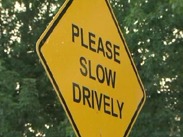 Un indicator rutier din California a creat confuzie în rândul şoferilor