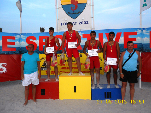 Campioni la lupte pe plajă!