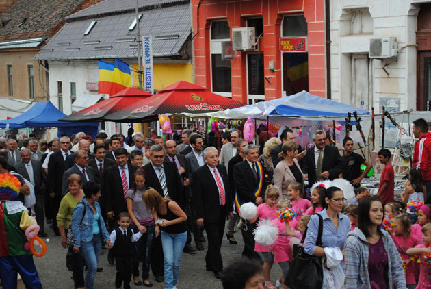 Tăşnadul şi Ardudul îmbracă azi straie de sărbătoare