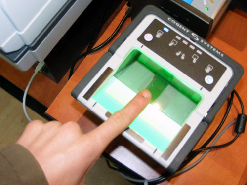 Se ieftinesc paşapoartele electronice simple pentru copiii sub 12 ani