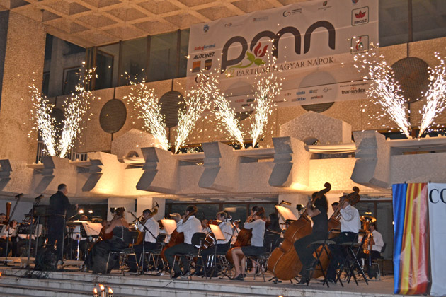 Mii de sătmăreni la concertul grandios al Filarmonicii