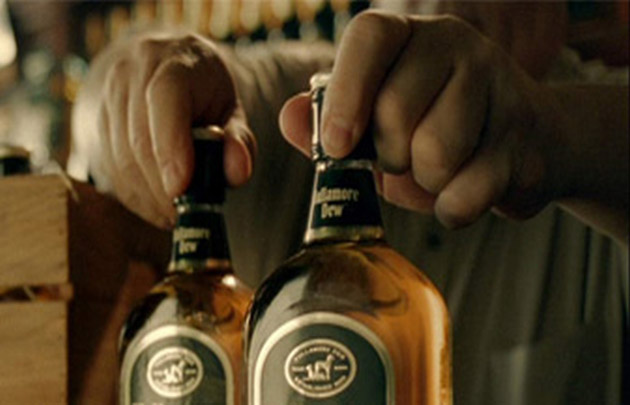 A furat băutură dintr-un bar