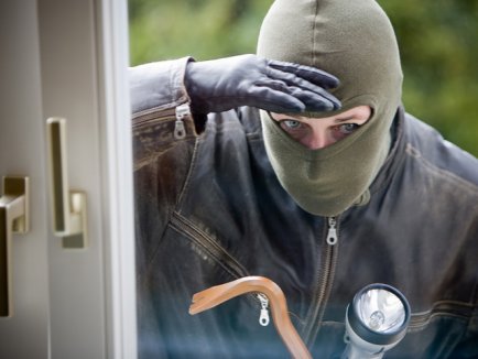 Avalanşă de furturi în judeţ