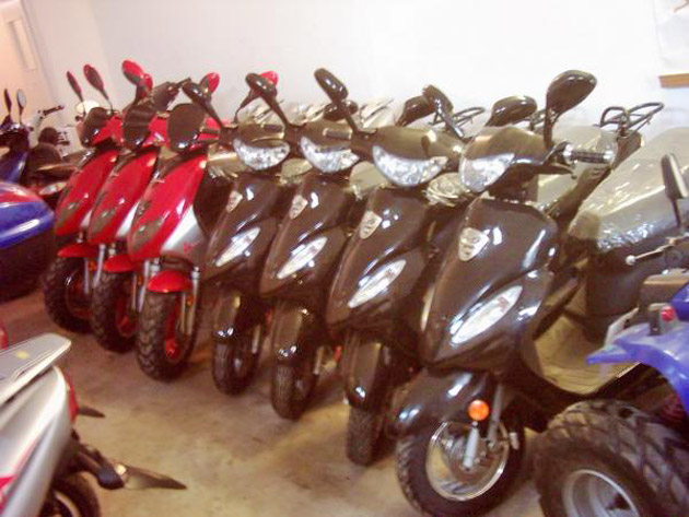 Motoscutere  furate din Italia, descoperite la Petea