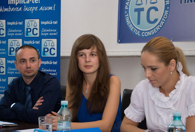 Tineretul Conservator strânge semnături pentru modificarea “legii bunicilor”