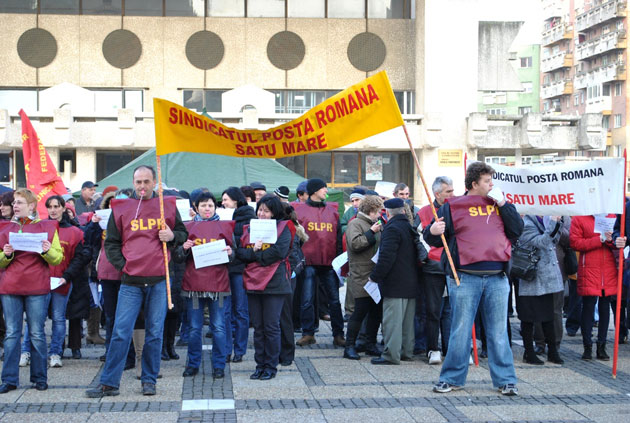 Lucrătorii ghişeelor poştale se  înghesuie la disponibilizare