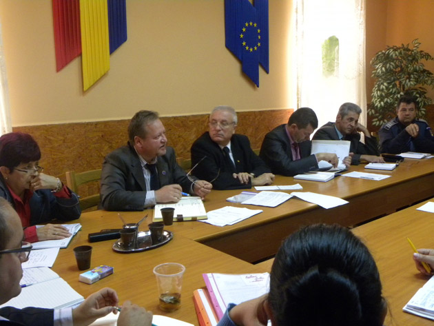 Prefectul Avram a fost asaltat cu probleme  de fond funciar