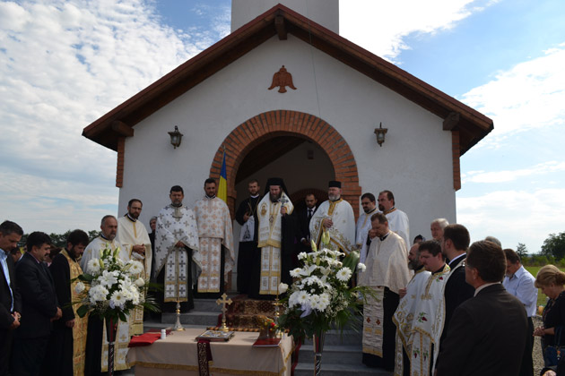 Capelă şi cimitir sfinţite de PS Iustin Sigheteanu