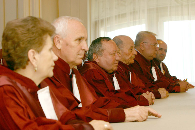 Curtea Constituţională discută despre sesizarea privind Legea referendumului