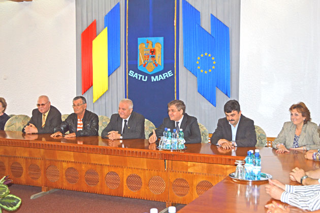 Pensionarii gălăţeni, invidioşi pe sprijinul acordat de autorităţile judeţene pensionarilor sătmăreni