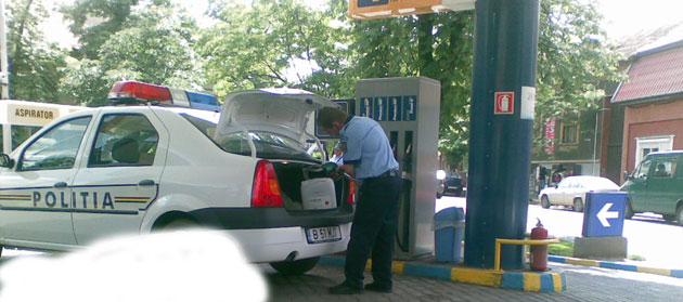 Autorităţile caută soluţii pentru cota de combustibil a poliţiştilor