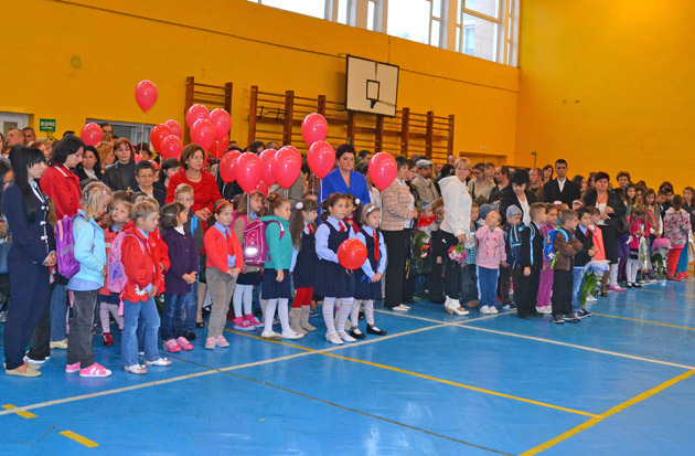 Clinchetul clopoţelului a vestit noul an şcolar