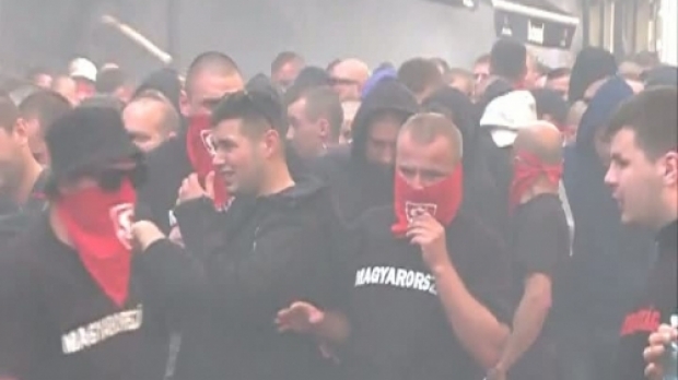 INCIDENTELE de la meciul ROMÂNIA - UNGARIA: 16 suporteri unguri, INTERZIŞI un an pe stadioane. Doi jandarmi au fost răniţi