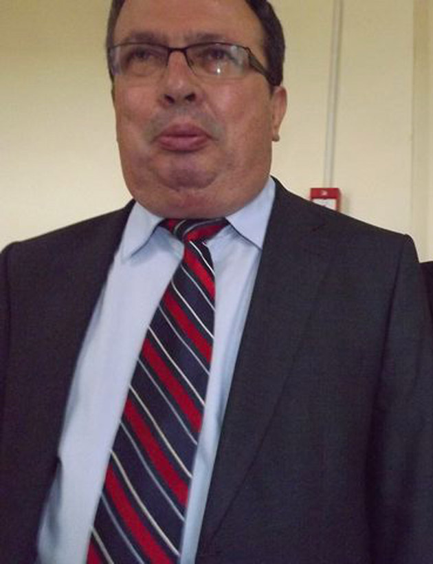 Senator incompatibil, caut pensionar fraier