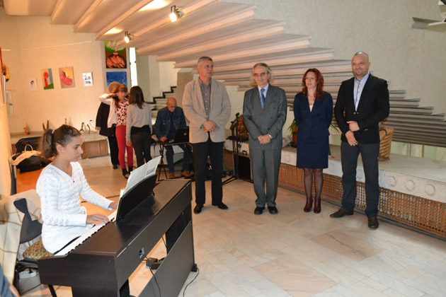 Expoziţie şi spectacol la Festivalul de Toamnă