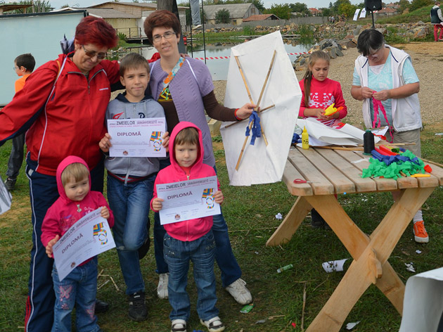 Zeci de premii la Festivalul Zmeielor de la Carei