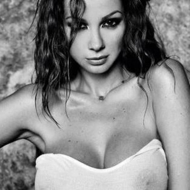 O asistentă TV a pozat sexy! VEZI despre cine este vorba