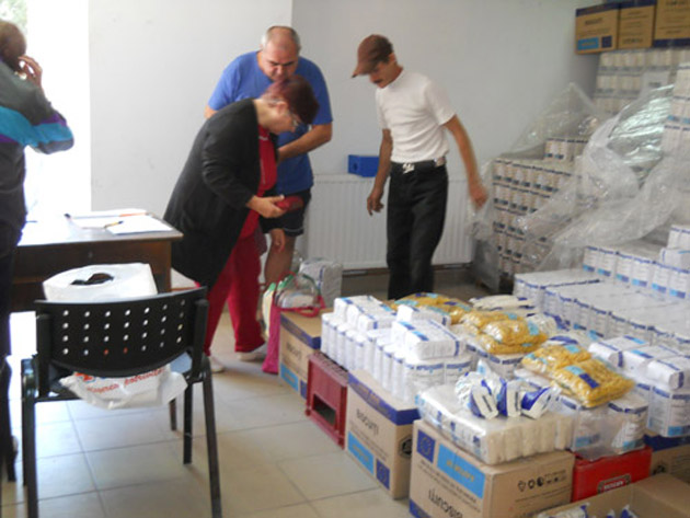 Distribuirea alimentelor comunitare începe luni