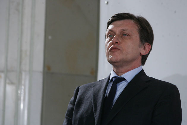 Eu consider că e un trădător, nu poţi să-ţi baţi joc  de munca colegilor